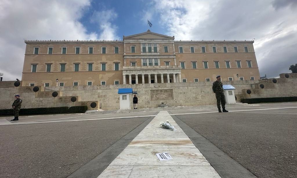 Διαπραγματεύσεις… κορυφής για την πρόταση δυσπιστίας 