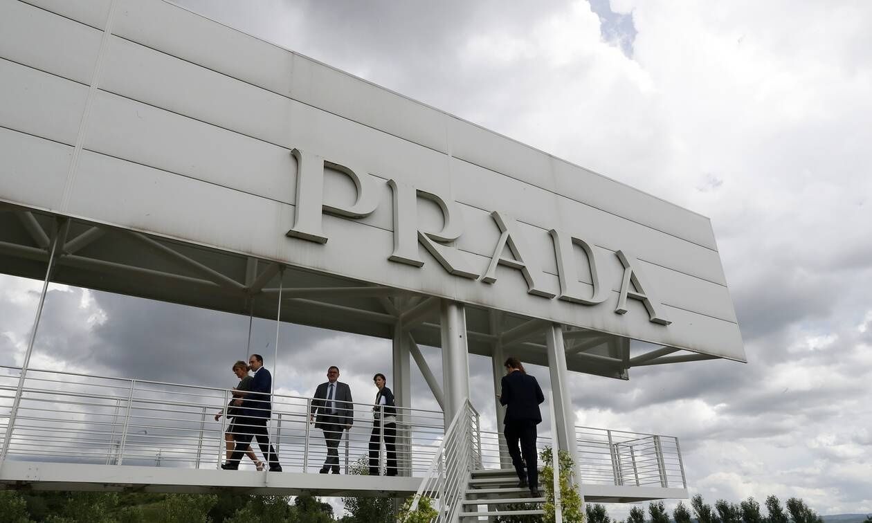 Τo deal του αιώνα: Η Prada προσφέρει 1,5 δισεκατομμύρια ευρώ για την εξαγορά της Versace