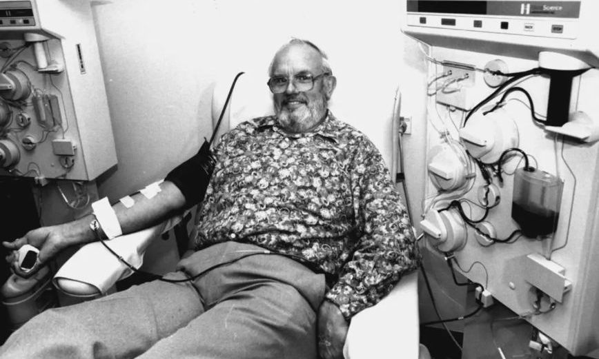 Πέθανε ο άνθρωπος με το «χρυσό χέρι» – Πώς χάρισε ζωή σε 2,4 εκατομμύρια βρέφη