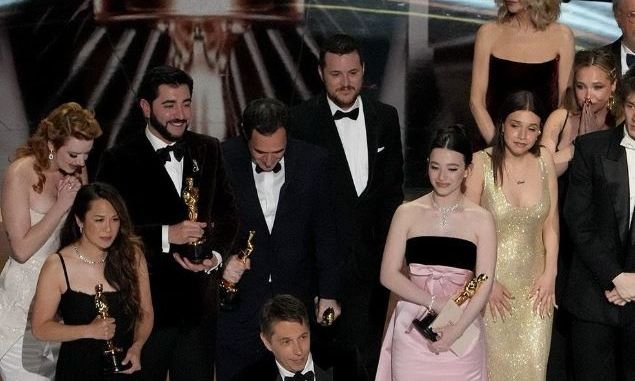 Oscar 2025: Οι εμφανίσεις που εντυπωσίασαν στο κόκκινο χαλί