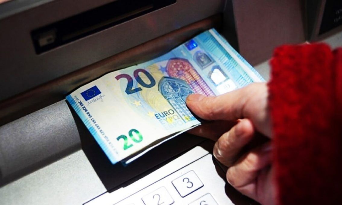 Ώρα πληρωμών: Ποιοι θα δουν χρήματα αύριο στους λογαριασμούς τους