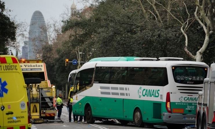 Σύγκρουση λεωφορείων στη Βαρκελώνη: Πάνω από 50 τραυματίες – Τέσσερις σε κρίσιμη κατάσταση