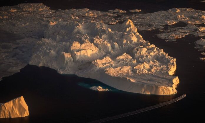 1631614-e395596f-iceberg.jpg