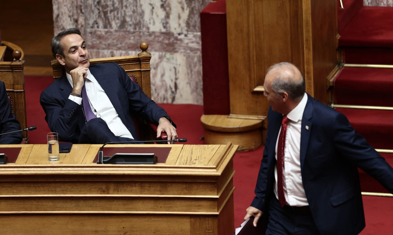 Τέμπη – Απάντηση της ΝΔ στα fake news του Κυριάκου Βελόπουλου: «Η μνήμη του είναι ασθενής»