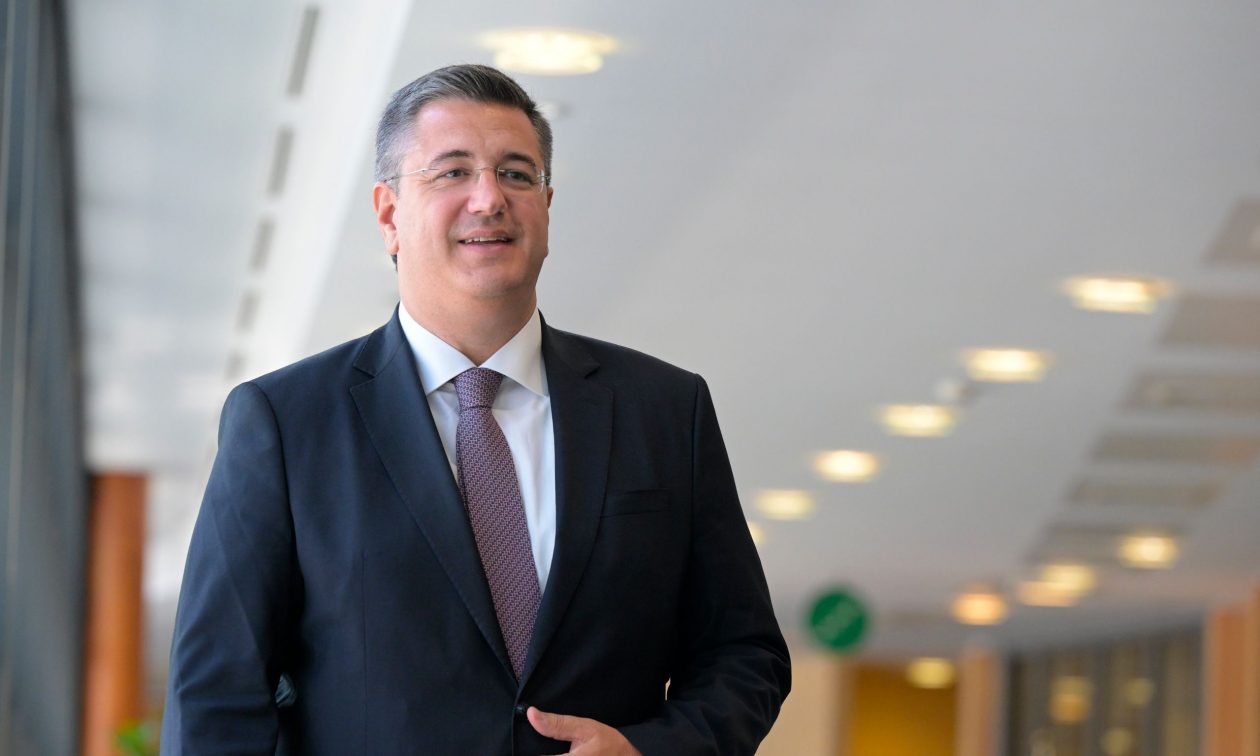 Τζιτζικώστας: Μέτρα προστασίας της ευρωπαϊκής αυτοκινητοβιομηχανίας