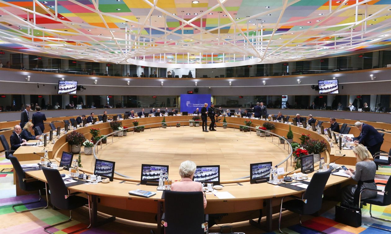 Politico: Οι Ευρωπαίοι ηγέτες ετοιμάζονται για την πιο εφιαλτική Σύνοδο Κορυφής