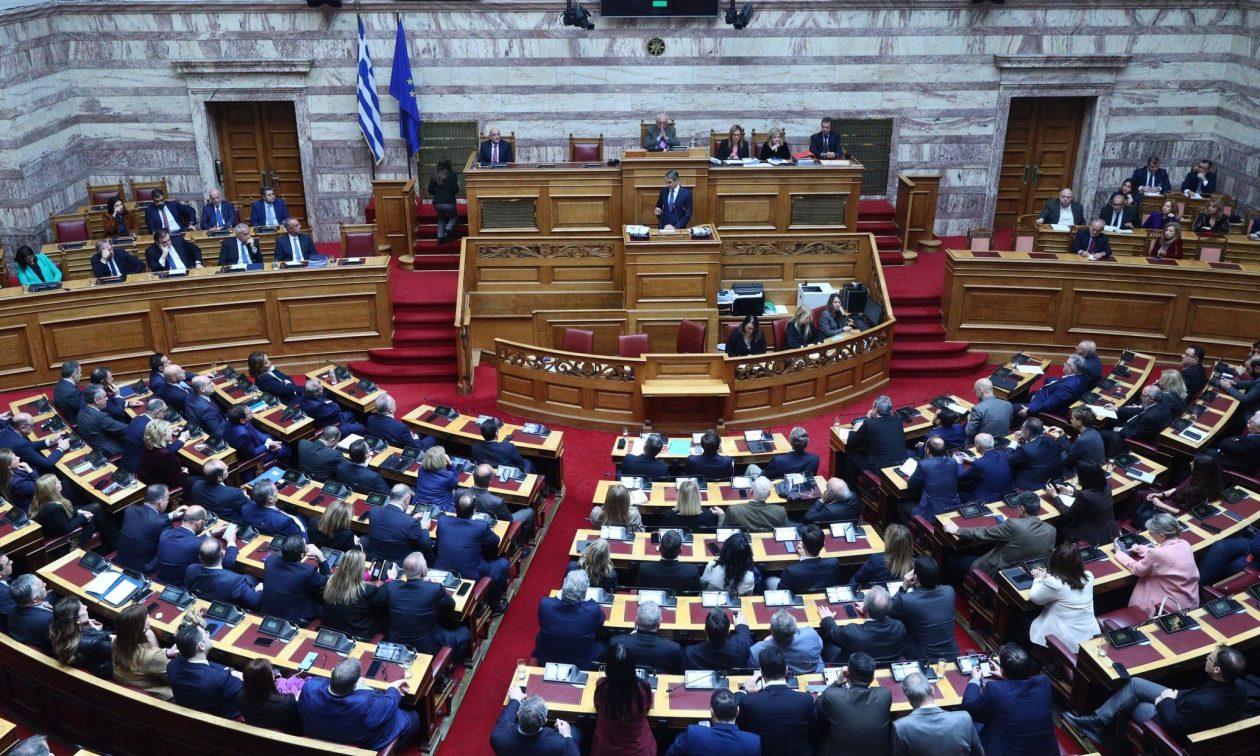 Κατατέθηκε η πρόταση δυσπιστίας κατά της κυβέρνησης – Μητσοτάκης: Συμμαχία προθύμων με το ζόρι