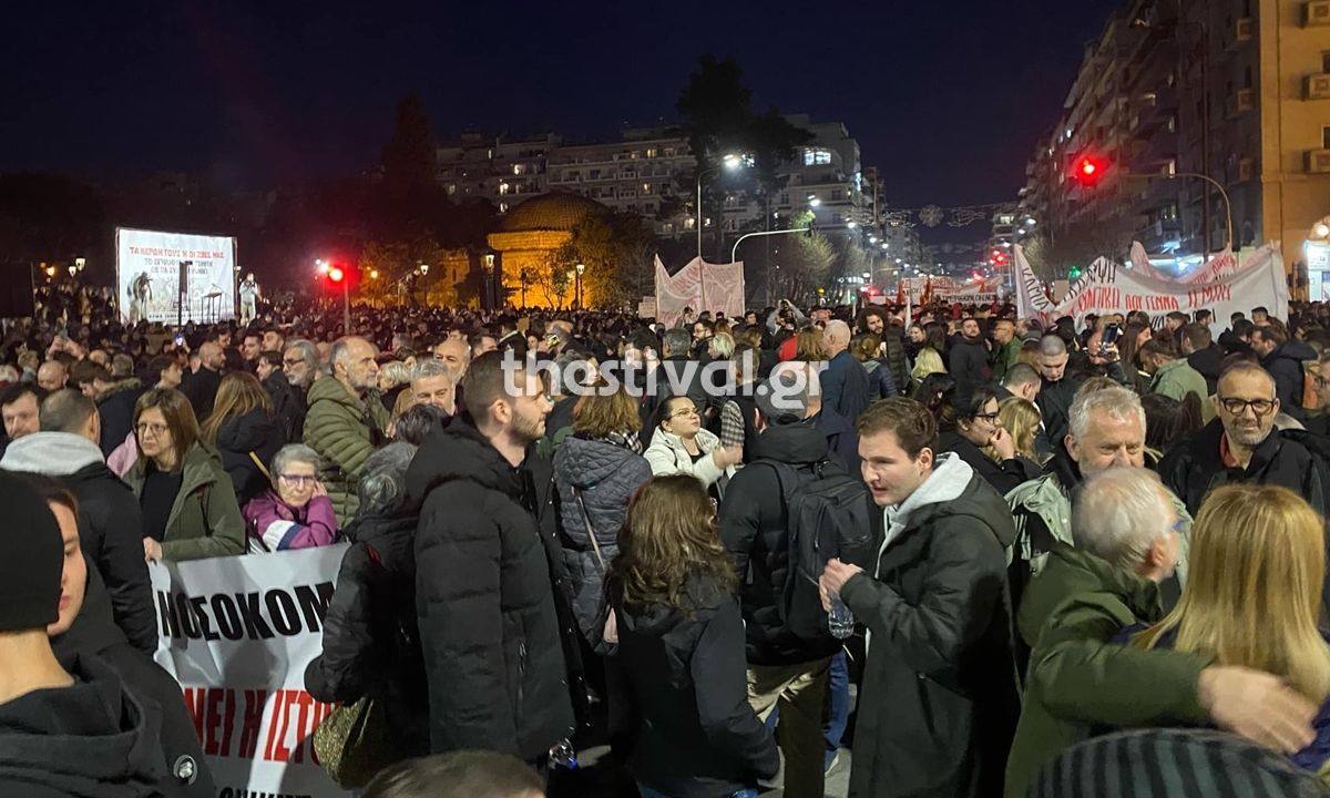 Τέμπη – Θεσσαλονίκη: Μεγάλη συμμετοχή του κόσμου στο νέο συλλαλητήριο – Βίντεο και φωτογραφίες