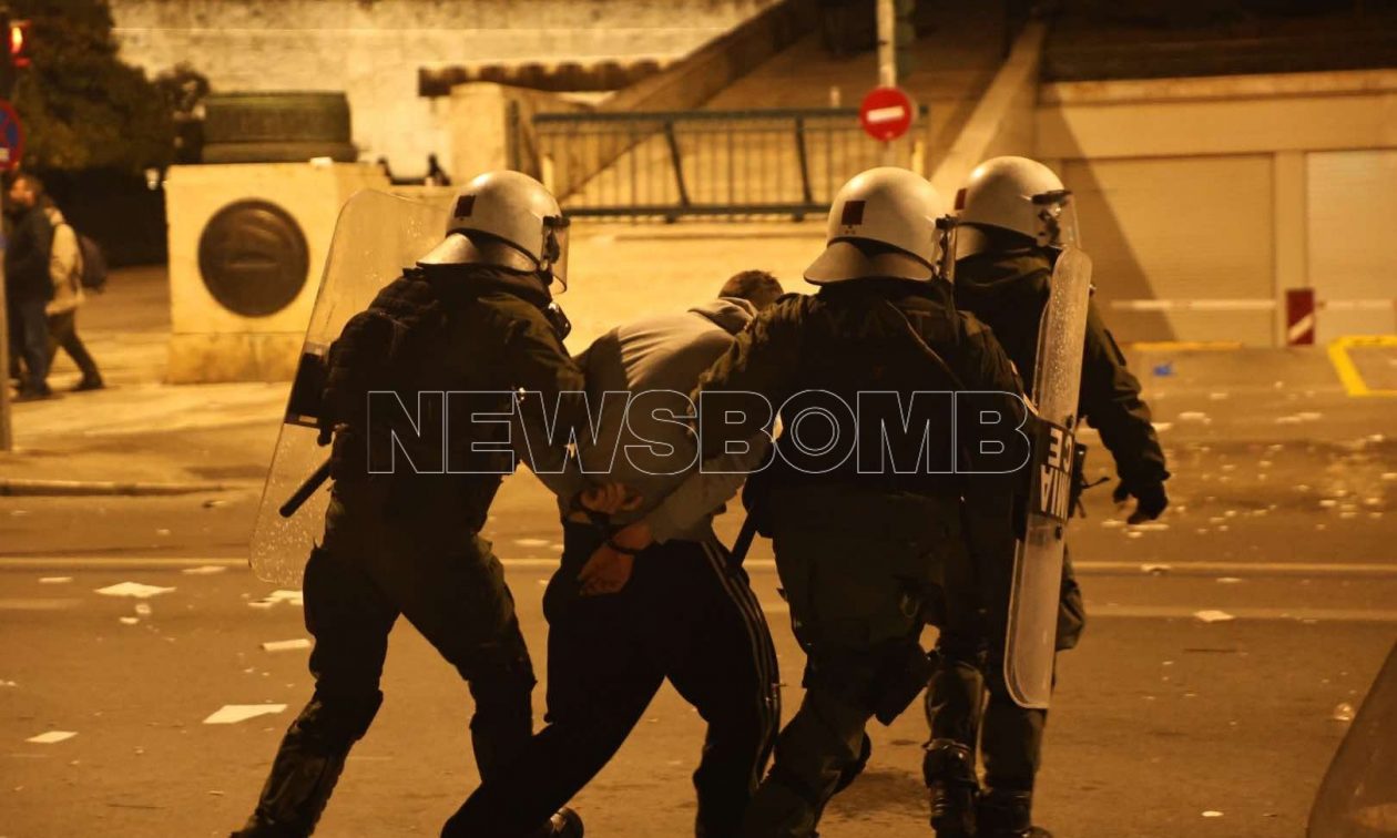 ΕΛΑΣ για επεισόδια στο Σύνταγμα: 30 προσαγωγές και επτά συλλήψεις – Τρεις αστυνομικοί τραυματίστηκαν