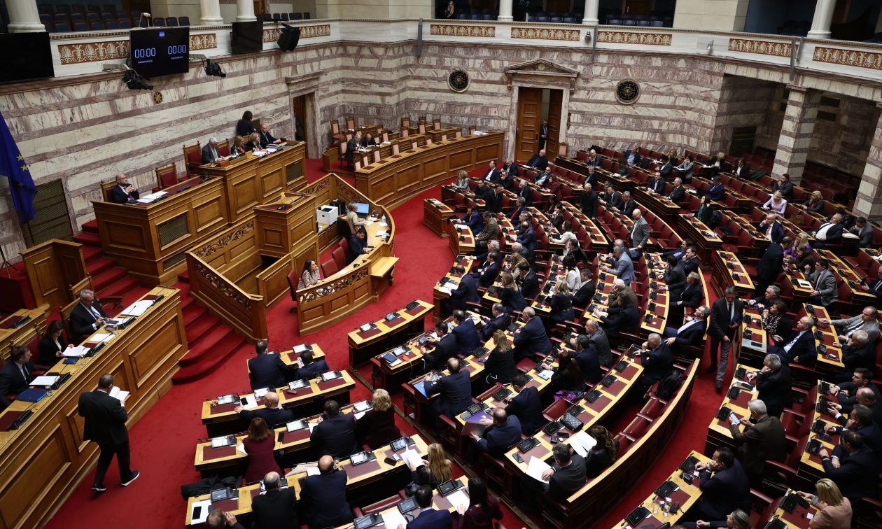 LIVE BLOG – Βουλή: Η δεύτερη μέρα συζήτησης επί της πρότασης δυσπιστίας