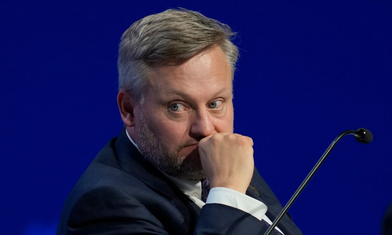 Γιατί οι αποδοχές του CEO της BP μειώθηκαν κατά 30% το 2024