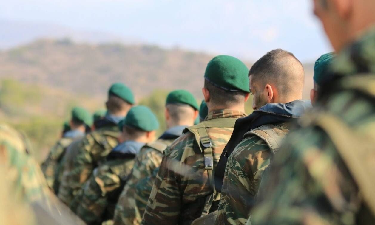 Υπογράφηκαν από τον Δένδια οι προκηρύξεις πρόσληψης 2.000 επαγγελματιών οπλιτών