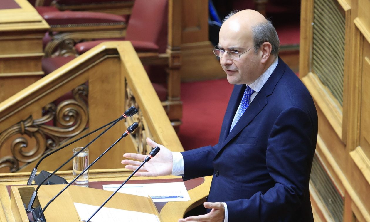 Βουλή – Πρόταση δυσπιστίας – Χατζηδάκης: Δεν θα επιτρέψουμε να ζήσει η Ελλάδα το μύθο του Σισύφου