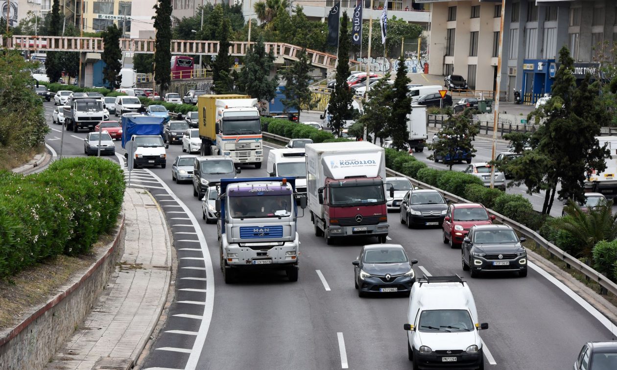 Κίνηση τώρα: Καθυστερήσεις σε Κηφισό και Αττική Οδό – Απροσπέλαστο το κέντρο