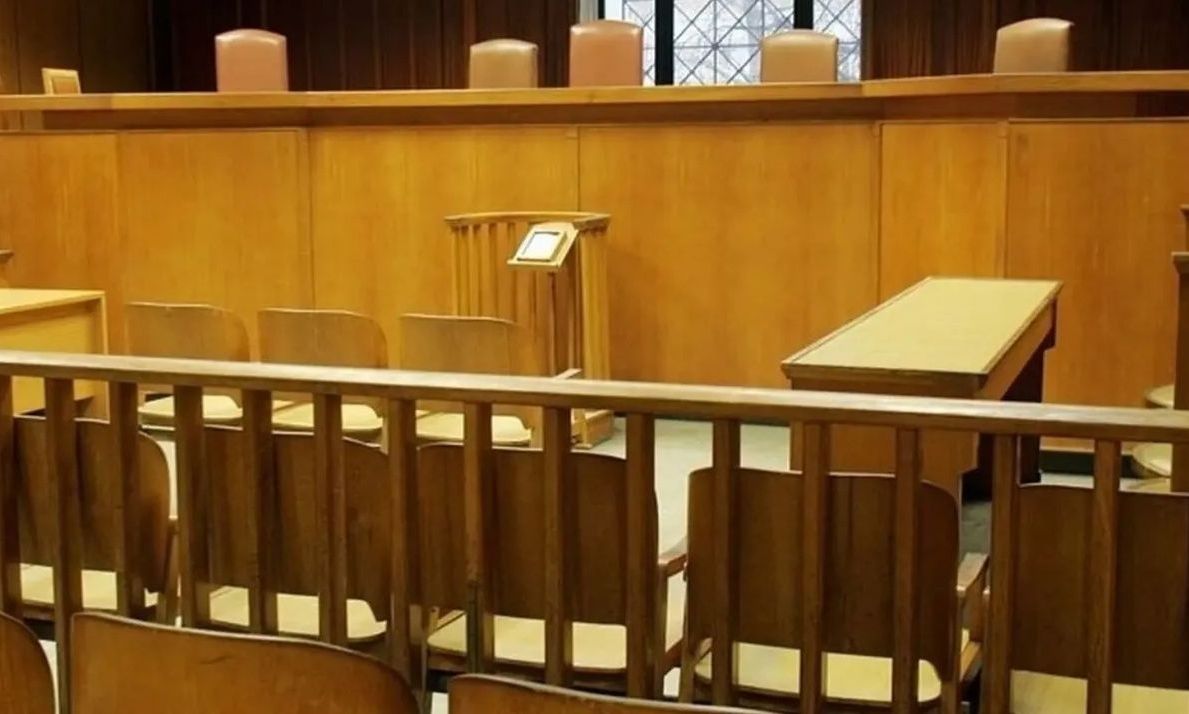 Στη φυλακή μετά την απολογία 55χρονος – Κατηγορείται ότι πήγε να κάψει την εν διαστάσει σύζυγό του