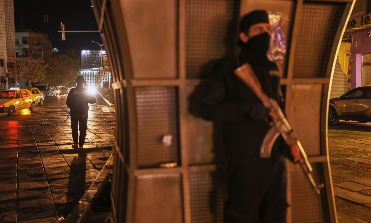 Συρία: Ο τζιχαντιστής Αλ Σάρα, ζητά από τους Αλαουίτες να παραδώσουν τα όπλα