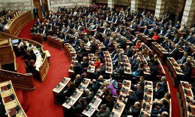Βουλή: Ηλεκτρισμένο κλίμα, απρόοπτα και από βήματος… διάλογος στην πρόταση δυσπιστίας