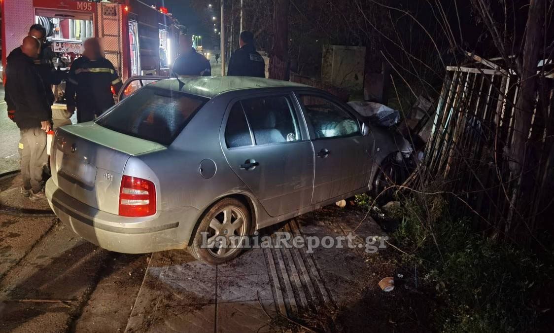 Λαμία: Αυτοκίνητο τυλίχτηκε στις φλόγες μετά από τροχαίο