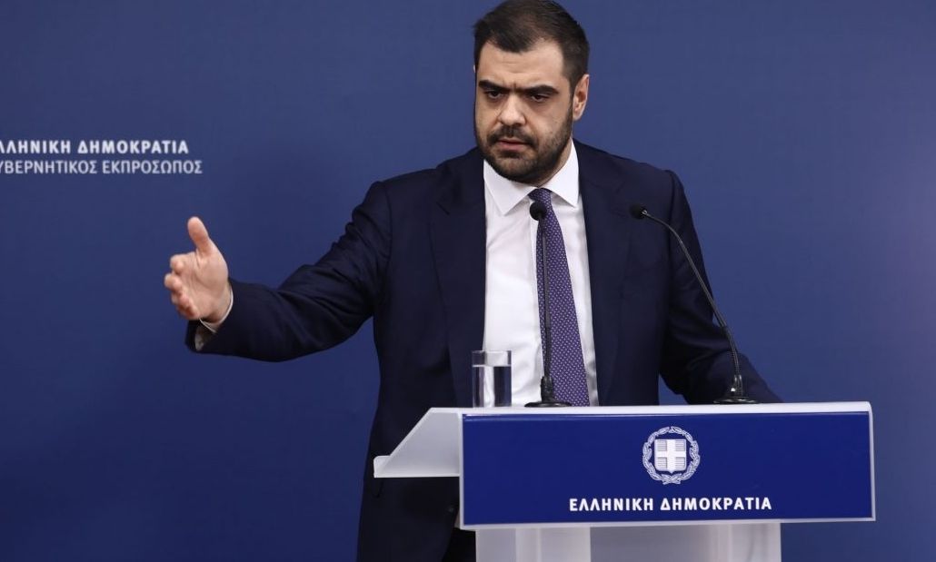 Η ενημέρωση των πολιτικών συντακτών από τον Παύλο Μαρινάκη – LIVE
