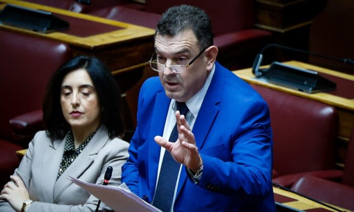 1633186-18b9b96c-papadopoylos.jpg