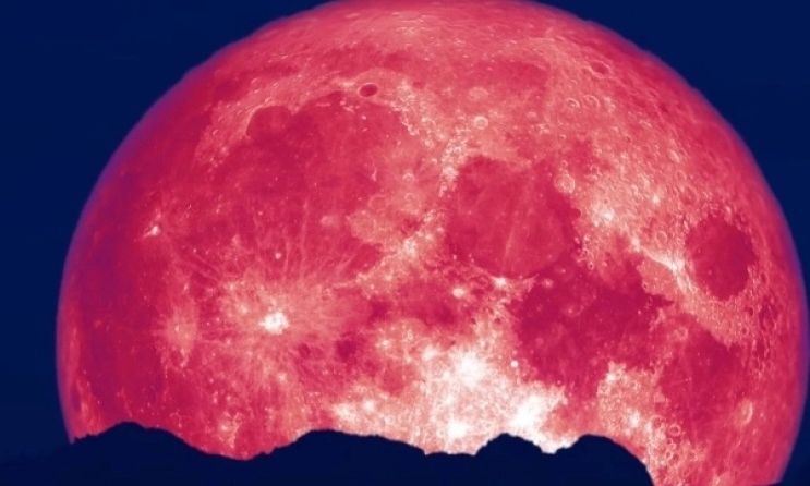 Το φεγγάρι «ματώνει» την Πέμπτη 13/3 – Σε ποιο μέρος η σελήνη θα φαίνεται κόκκινη απόψε