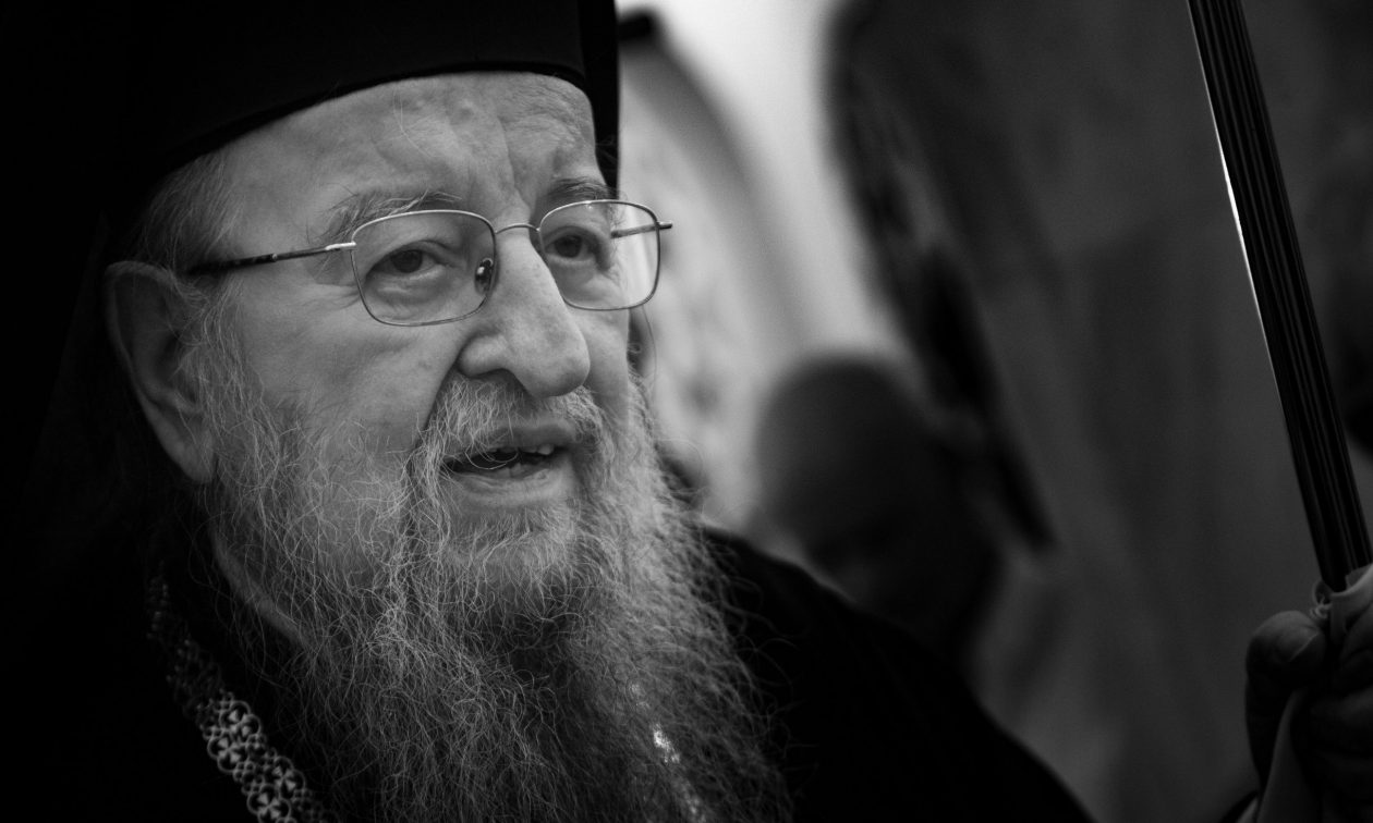 Σε λαϊκό προσκύνημα το σκήνωμα του μητροπολίτη πρώην Θεσσαλονίκης, Άνθιμου
