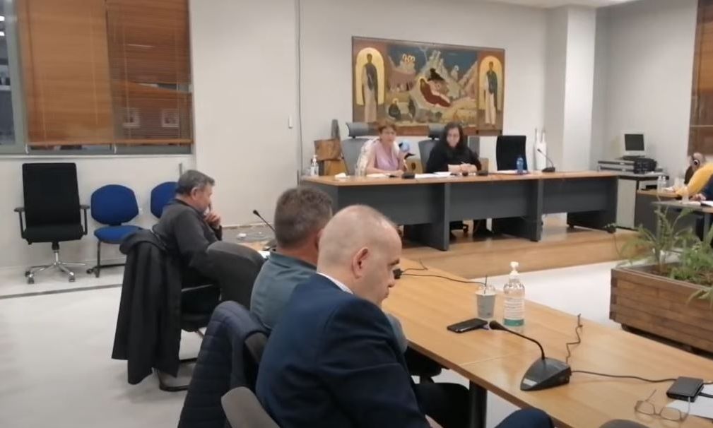«Εύχομαι να γίνει ο τάφος σας αυτός ο τοίχος» – Κατάρες από τη δήμαρχο Ραφήνας στον προκάτοχο της