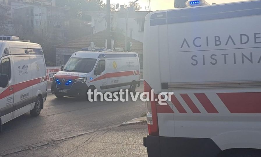 Θεσσαλονίκη: Έφτασαν στο νοσοκομείο Παπανικολάου τα 3 ασθενοφόρα με τους εγκαυματίες από τα Σκόπια