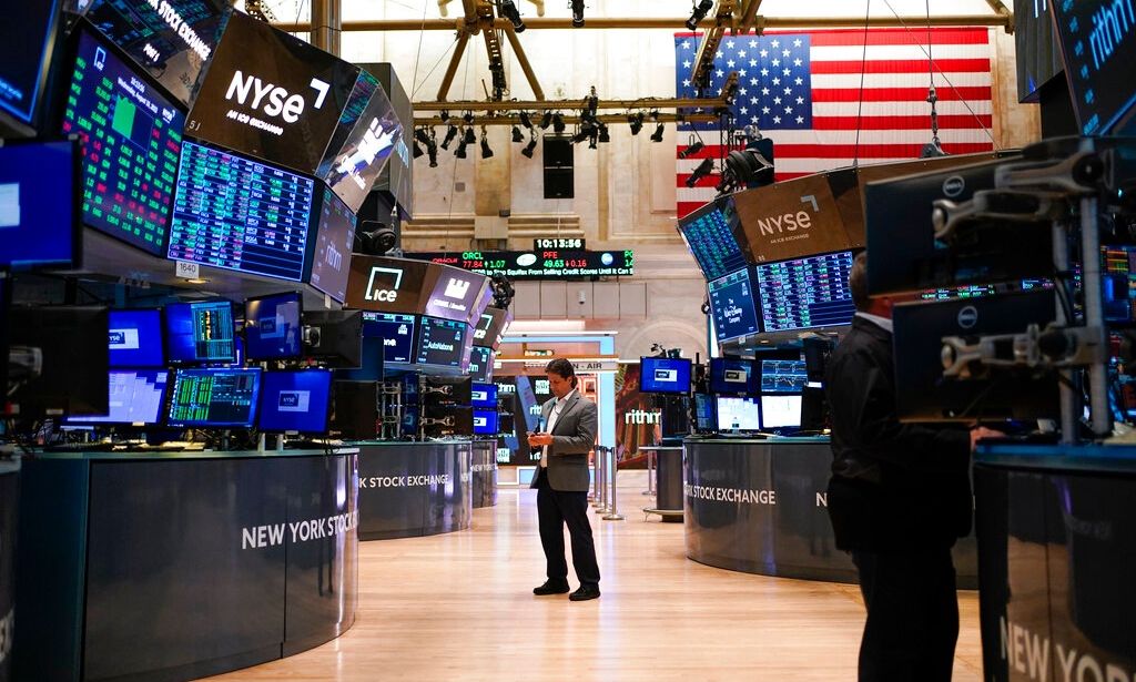 Σε ανοδική τροχιά η Wall Street – Πάνω από 350 μονάδες κέρδισε ο Dow Jones