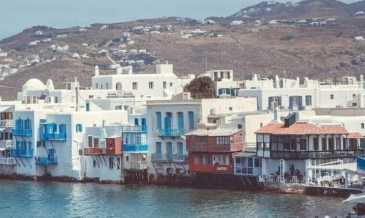 Τουλάχιστον τρεις φορές πιο ακριβή από το Ντουμπάι μια ξαπλώστρα στη Μύκονο
