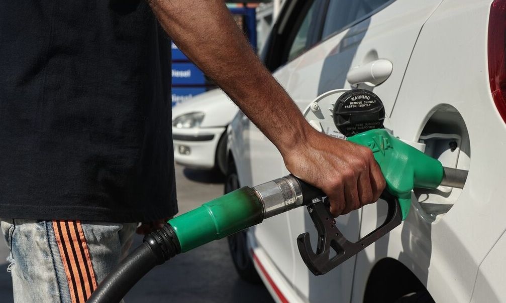 Βόλος: Μπήκε σαν κυρία και έκλεψε 50.300 ευρώ από βενζινάδικο – Την «συνέλαβαν» οι κάμερες ασφαλείας