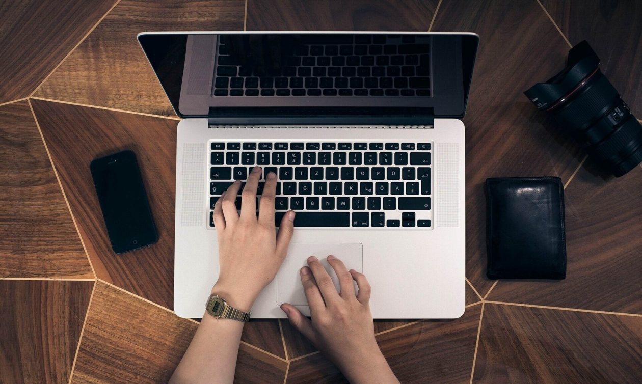 Voucher για laptop ύψους έως και 1.600 ευρώ – Οι δικαιούχοι, οι κλίμακες κατηγορίας και η ημερομηνία