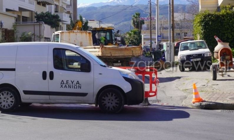Χανιά: Οδηγός σε αμόκ επιτέθηκε σε εργαζόμενο της ΔΕΥΑΧ – Τον έβγαλε από τον βαν και τον χτυπούσε