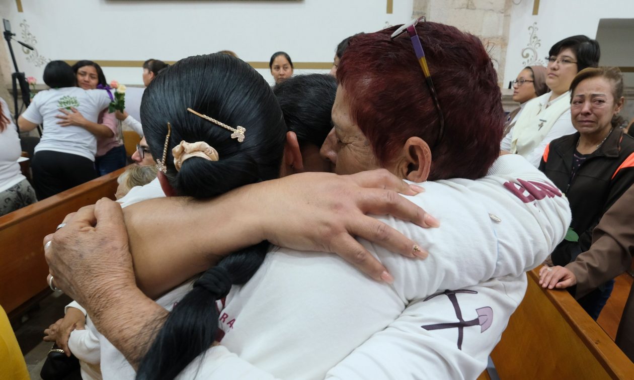 Απανθρακωμένα οστά στο Μεξικό: Συγγενείς αγνοουμένων μπαίνουν στο «ράντσο της φρίκης», μαζί με ΜΜΕ