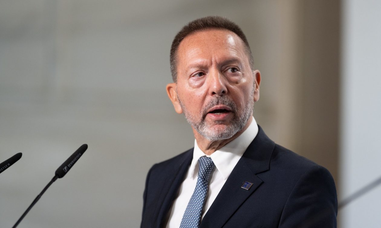 Στουρνάρας: Προς νέα μείωση των επιτοκίων της ΕΚΤ τον Απρίλιο