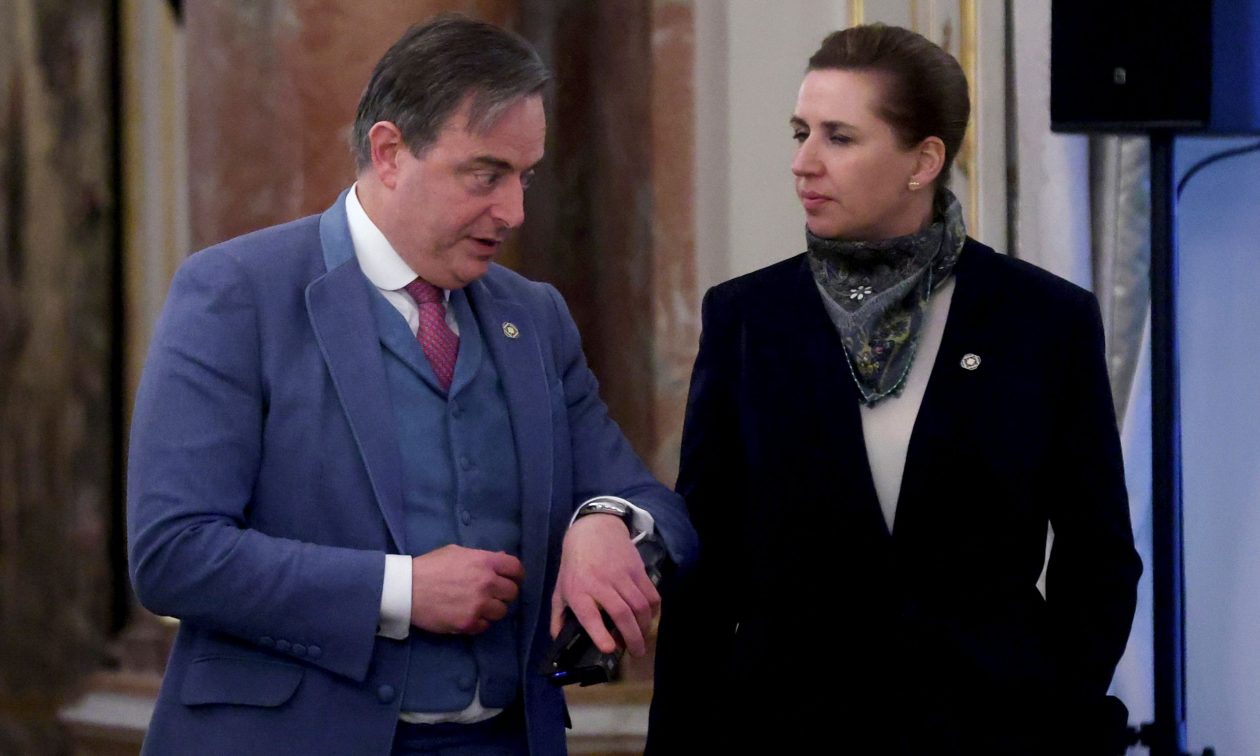 Politico για Ντε Βέβερ: Ο πιο αστείος άνθρωπος της ΕΕ – Τα 9 καλύτερα αποσπάσματά του