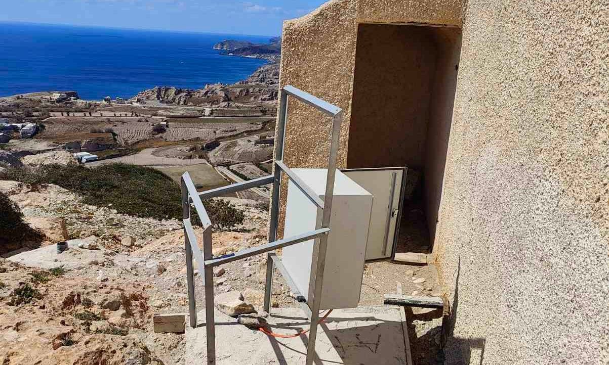Σαντορίνη: Έκλεψαν τη μπαταρία και το σύστημα τροφοδοσίας του νέου σεισμολογικού σταθμού