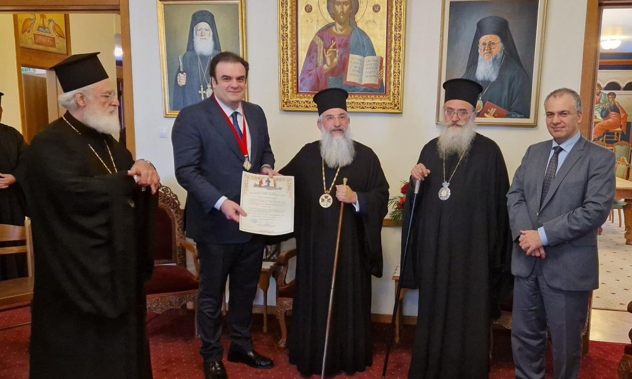 Κυριάκος Πιερρακάκης: Η Εκκλησία της Κρήτης του απένειμε τον Σταυρό των Αποστόλων Παύλου και Τίτου