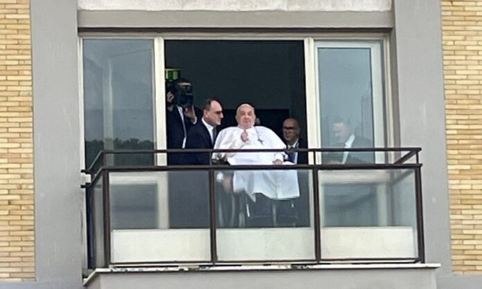 1636583-d6e74c97-pope-nosokomeio.jpg