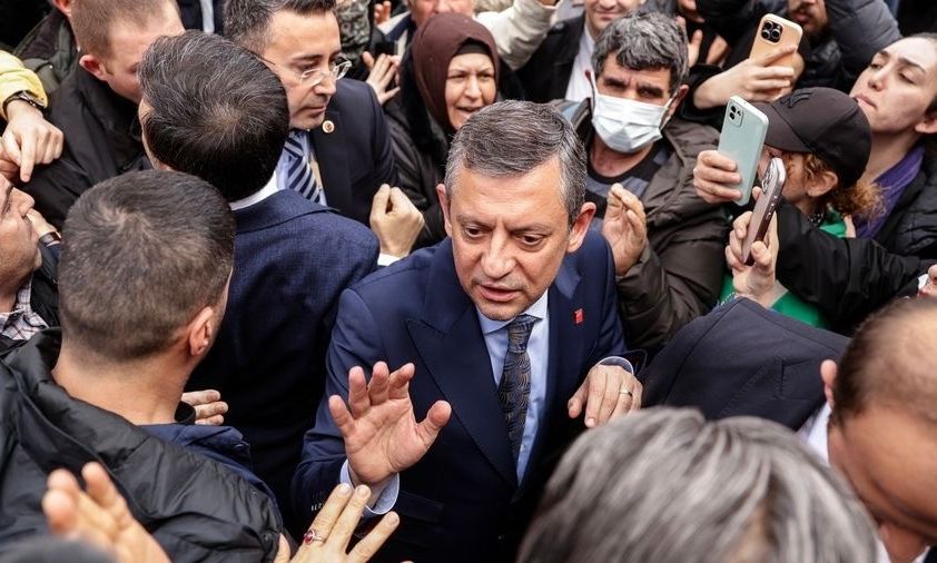 Τουρκία: Μποϊκοτάζ στα προϊόντα που διαφημίζονται στα φιλοκυβερνητικά ΜΜΕ ζητά ο Οζέλ