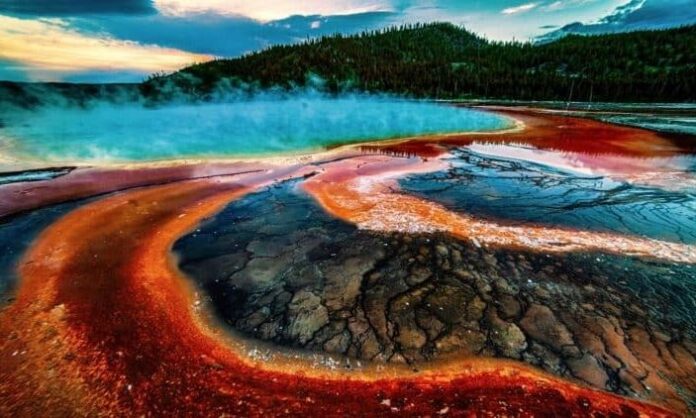 1636818-bea75432-yellowstone.jpg