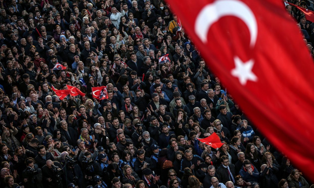 Economist: Η αντιδημοκρατική καταστολή της Τουρκίας βλάπτει την οικονομία της