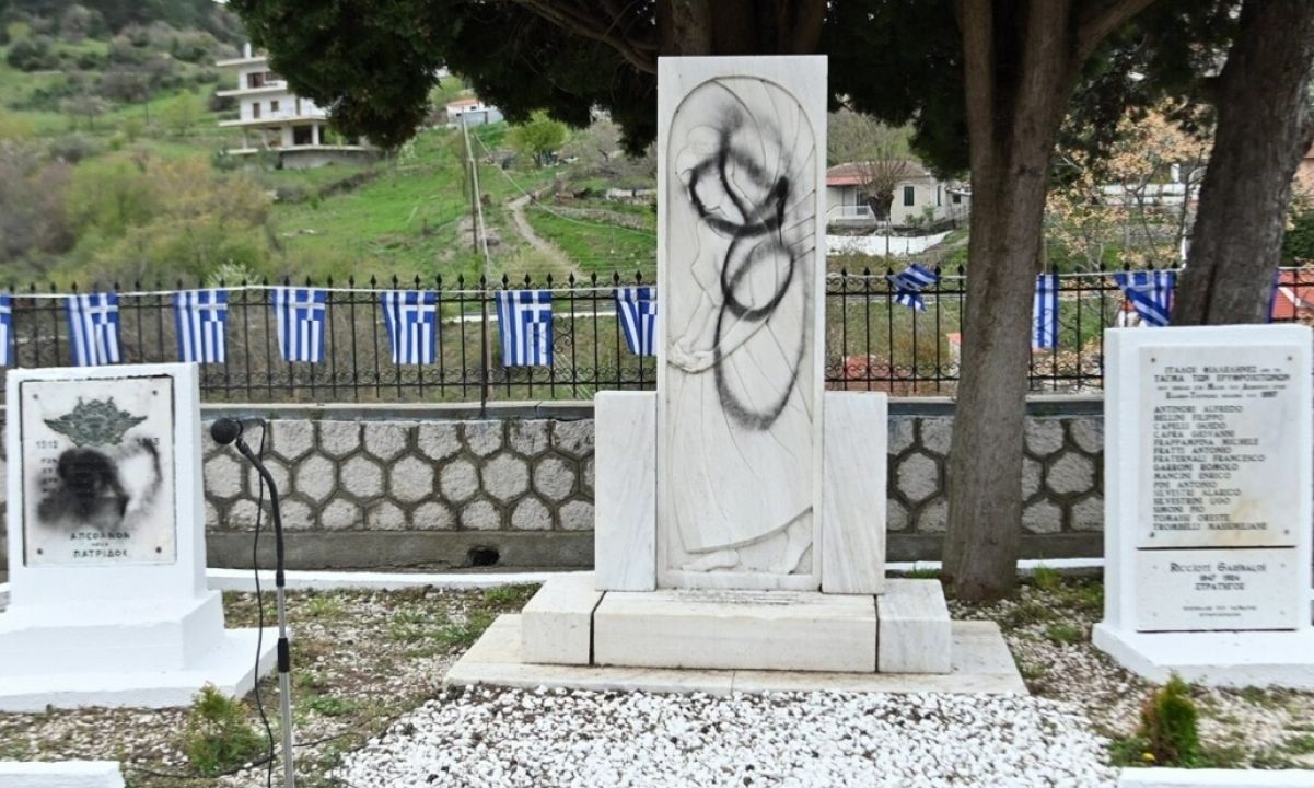 Βανδαλισμοί στο Μνημείο Ηρώων Δομοκού: Φθορές λίγο πριν τις επετειακές εκδηλώσεις της 25ης Μαρτίου