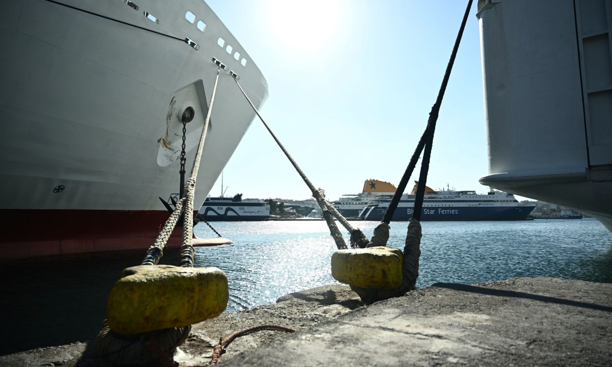 Πανελλαδική 24ωρη απεργία στις 9 Απριλίου: Δεμένα τα πλοία στο λιμάνι – Πώς θα κινηθούν τα ΜΜΜ