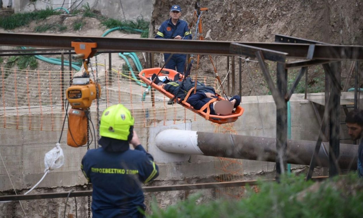 Λάρισα: Σοβαρό εργατικό ατύχημα – Άνδρας έπεσε σε φρεατίο