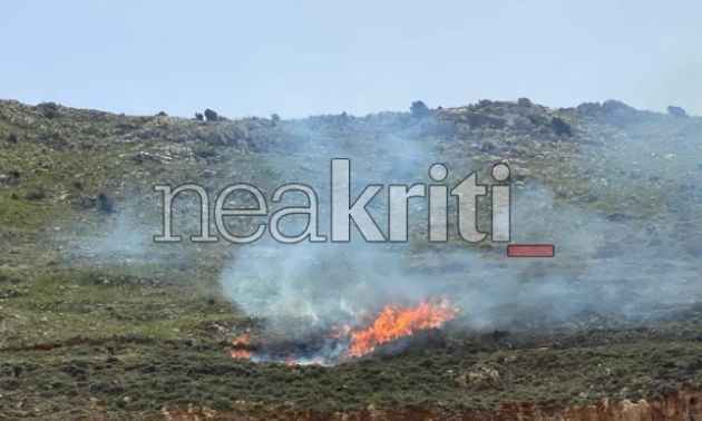 Συναγερμός για φωτιά στην Κρήτη – Πύρινο μέτωπο σε εξέλιξη στο Πεδίο Βολής Γουβών