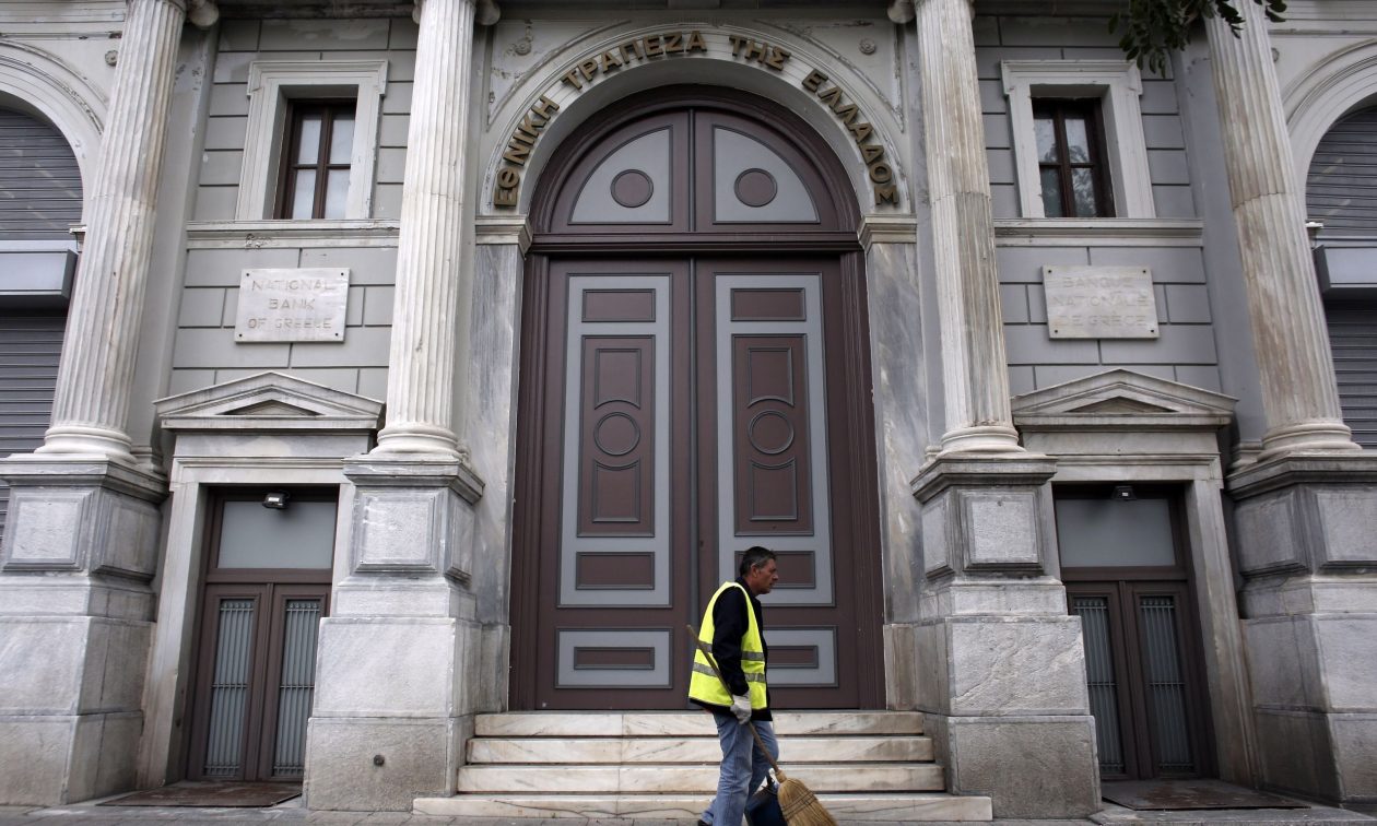 Τράπεζα της Ελλάδος: Μειώθηκαν οι καταθέσεις και αυξήθηκαν τα δάνεια τον Φεβρουάριο 2025