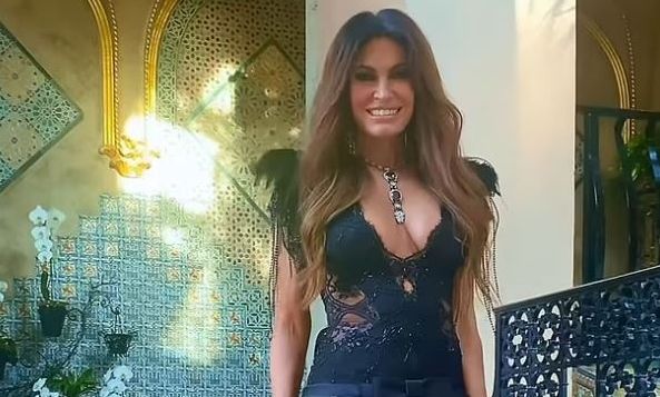 Κίμπερλι Γκιλφόιλ: Θύμισε Χολιγουντιανή σταρ με την καυτή μαύρη τουαλέτα της στο Μαρ-α-Λάγκο