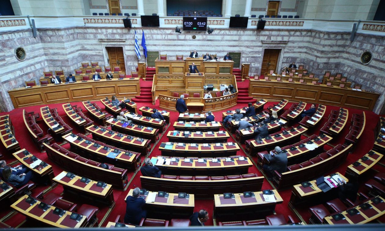 Έκθεση Γραφείου Προϋπολογισμού της Βουλής: Μπλόκο σε 13ο, 14ο μισθό