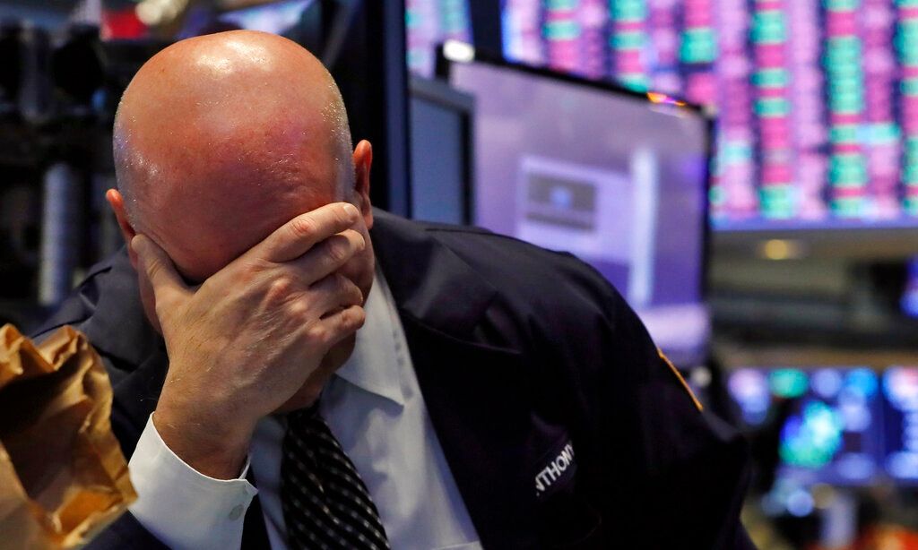 «Παγωμάρα» στη Wall Street από τους δασμούς του Τραμπ – «Βυθίστηκαν» General Motors και Ford
